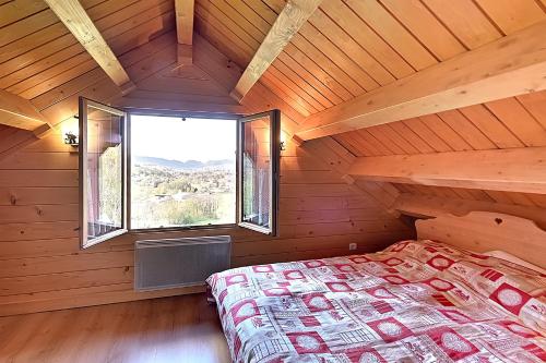 Postel nebo postele na pokoji v ubytování Chalet Charmilles - Chalet vue sur montagne