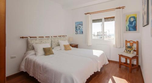 Extramuros Town house with roof terrace and sea view in the center of Conil
