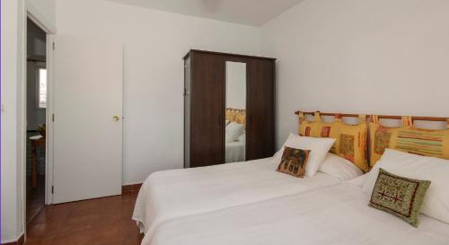 Extramuros Town house with roof terrace and sea view in the center of Conil