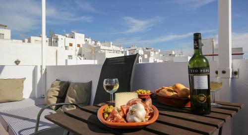 Extramuros Town house with roof terrace and sea view in the center of Conil
