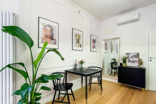 Discover Krakow Apartments - Lubomirskiego St - Classic & Modern - Near Main Station, Netflix and AC