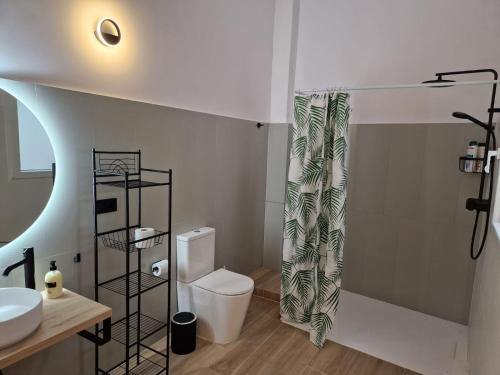 New 2026 luxury design loft, by Santa Barbara Castle, with pool table, AC and wifi