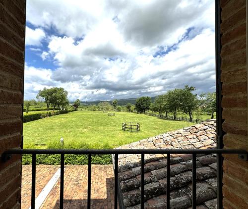 a view of a field from a window at Agriturismo LeGi Toscana in Pietraviva