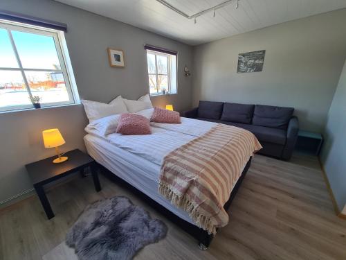 Postel nebo postele na pokoji v ubytování Hallfreðarstaðir 1 Apartments