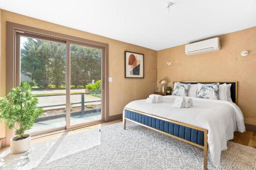 Postel nebo postele na pokoji v ubytování Bronze Suite