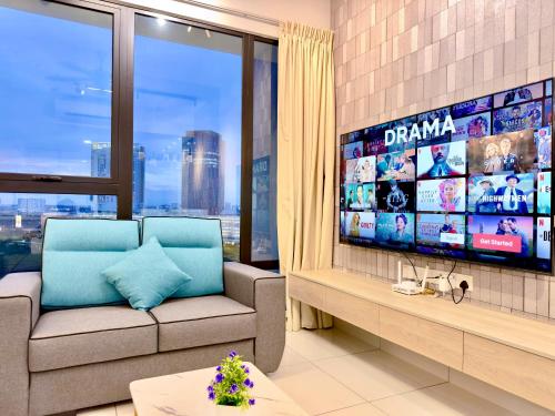 a living room with a couch and a flat screen tv at MidValley Southkey Mosaic 6-9pax Netflix-SmartTV70inch in Johor Bahru
