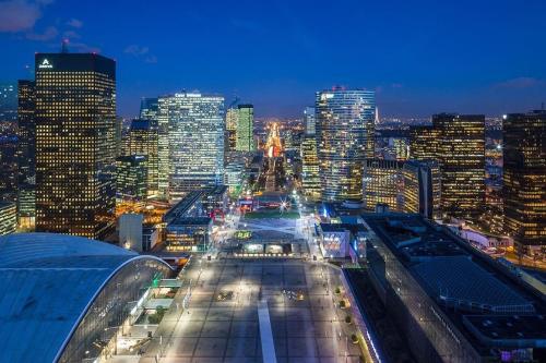 Nespecifikovaný výhled na destinaci Nanterre nebo výhled na město při pohledu z apartmánu