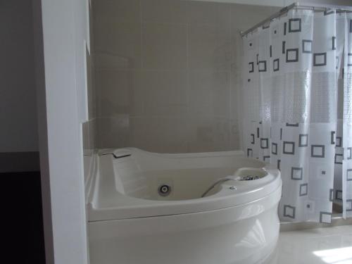 Ένα μπάνιο στο Hotel Cancalli Business & Suites