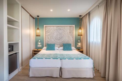 Un ou plusieurs lits dans un hébergement de l'établissement Occidental Torremolinos Playa