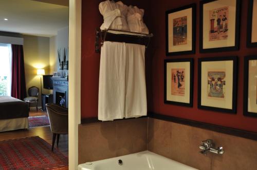 a bathroom with a bath tub in a room at Legado Mitico Buenos Aires in Buenos Aires