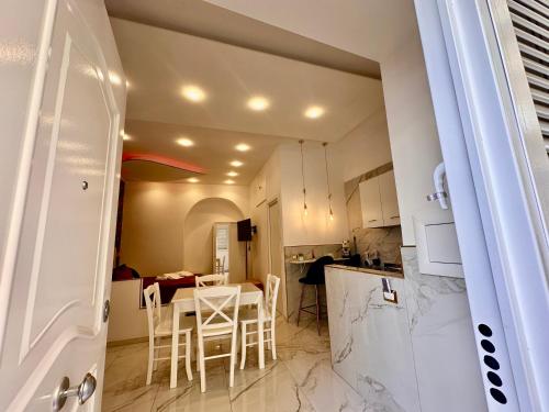House Santa Fè - Centro Storico Napoli, vicino a Metro e Stazione
