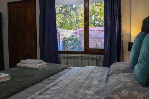 Cama o camas de una habitación en Departamentos Turísticos Saavedra