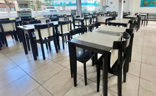 a row of tables and chairs in a restaurant at Hotel Los Angeles in Santa Teresita