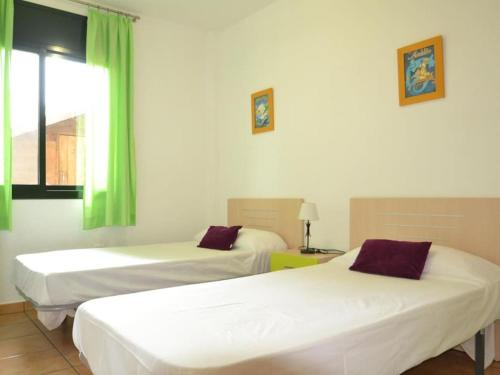 En eller flere senge i et værelse på Flamingo