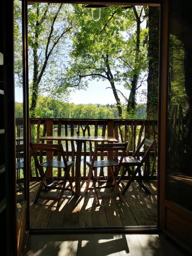 Gallery image of Les cabanes au bord du lac in Saint-Gérons