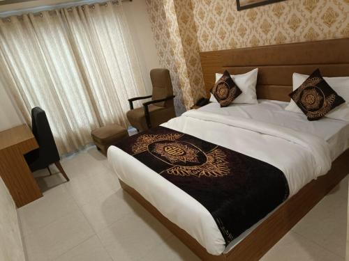 a bedroom with a large bed in a room at Hotel Grand Suites By D'Capitol Near IGI Airport in New Delhi