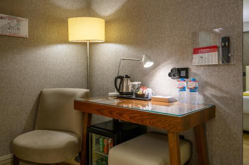 Ramada by Wyndham Istanbul Grand Bazaarにあるコーヒーまたはお茶