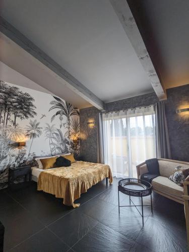 a bedroom with a bed and a couch at Le Mas Del Cavalier in Baho