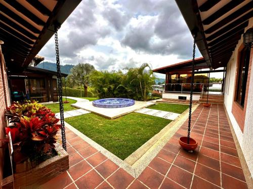 Bazén v ubytování Hotel Jade Spa nebo v jeho okolí