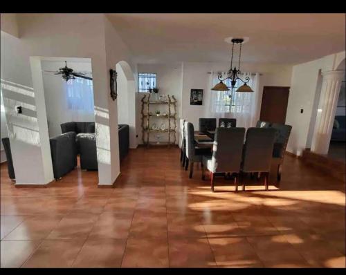 Η κουζίνα ή μικρή κουζίνα στο Villa los hidalgos estupenda