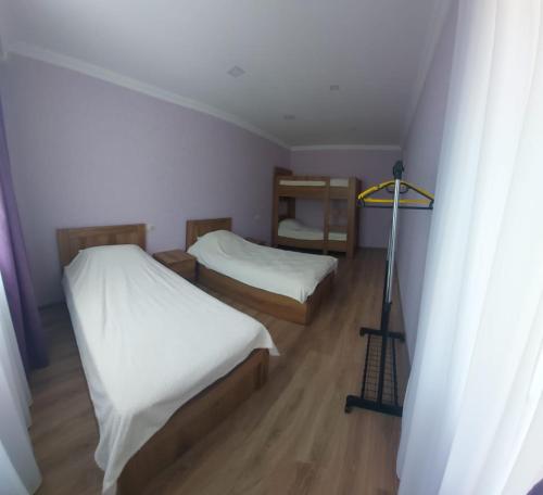 Postel nebo postele na pokoji v ubytování M7 House