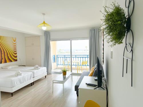 Postel nebo postele na pokoji v ubytování Lovely Studio Ayia Napa