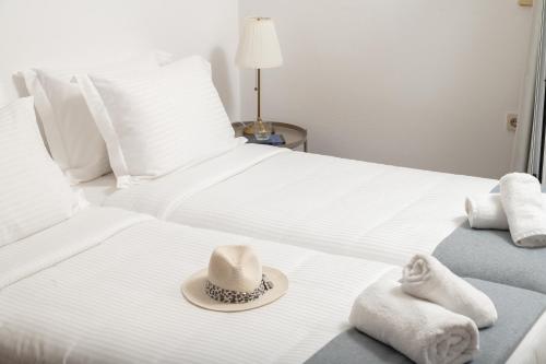 Ένα ή περισσότερα κρεβάτια σε δωμάτιο στο Thelèsi Apartments, 100m from the beach