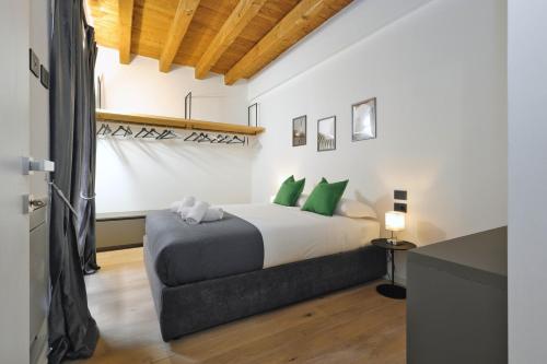 Just Urban Stays - Boutique apartment with parking and gym