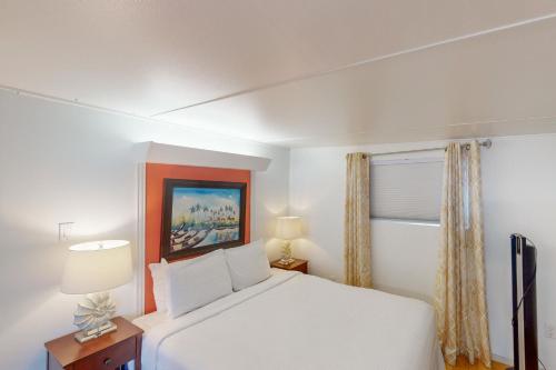 a bedroom with a white bed and a window at Long Island Village Unit 658 in Port Isabel