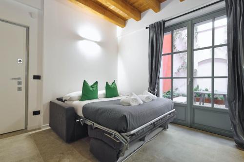 Just Urban Stays - Boutique apartment with parking and gym