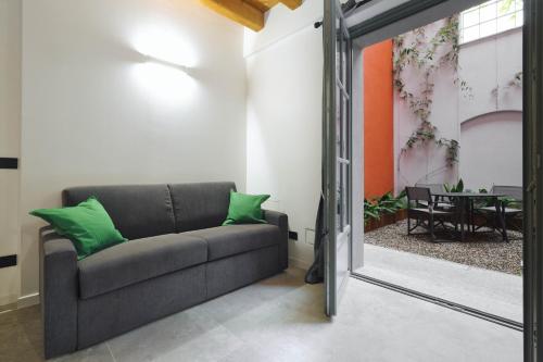 Just Urban Stays - Boutique apartment with parking and gym