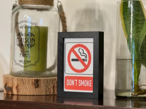 a sign that says dont smoke sitting on a table at Mi AN HOME in Paese