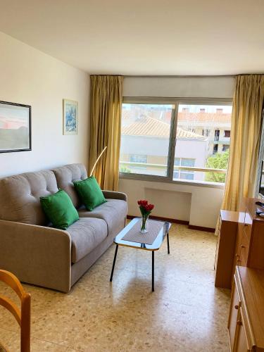 Apartamento con Piscina en la Playa de Fenals