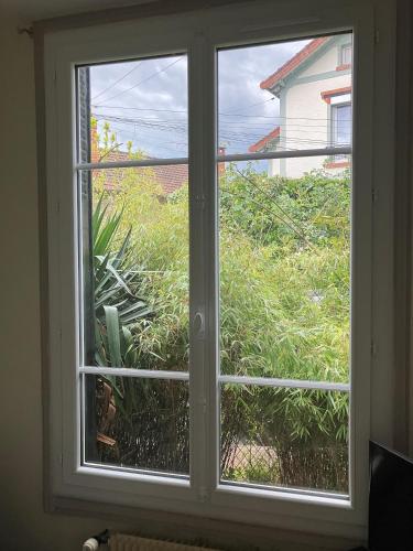 Photo de la galerie de l'établissement Jolie petit studio indépendant lumineux de 13m2 dans un écrin de verdure, à Chatou