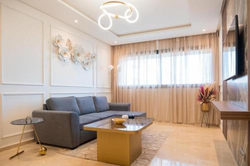 Una televisión o centro de entretenimiento en Luxurious apartment Prestigia