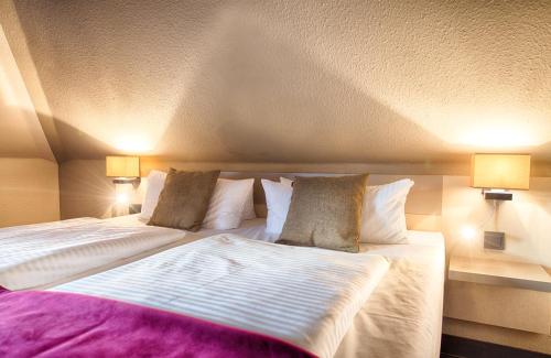 Ένα ή περισσότερα κρεβάτια σε δωμάτιο στο Leonardo Hotel Mannheim-Ladenburg