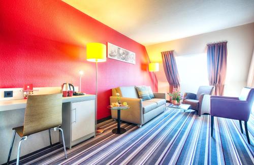 Χώρος καθιστικού στο Leonardo Hotel Mannheim-Ladenburg