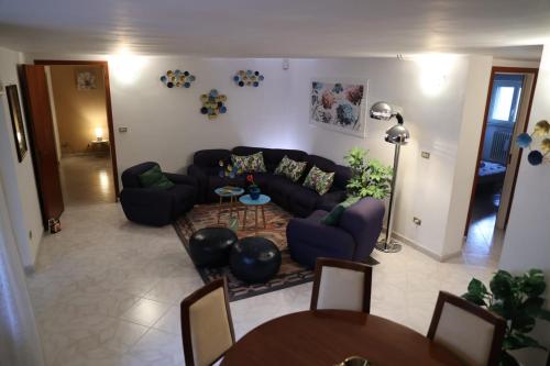 Ruang duduk di A casa di Ada