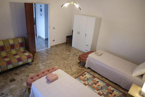 Katil atau katil-katil dalam bilik di A casa di Ada
