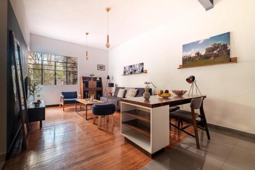 a living room with a table and a couch at Bright & Stylish Apt With Balcony Reforma Avenue in Mexico City