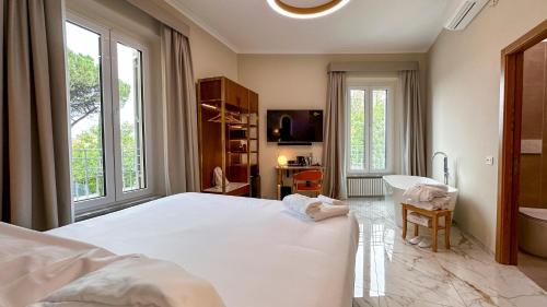 Postel nebo postele na pokoji v ubytování Vespucci Palace Roma