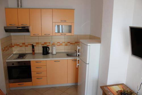 Fotografia z galérie ubytovania Apartment in Duce with sea view, balcony, air conditioning, W-LAN 5067-4 v destinácii Duće