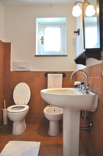 a bathroom with a sink and a toilet at Montecasciano - Papavero in Capranica