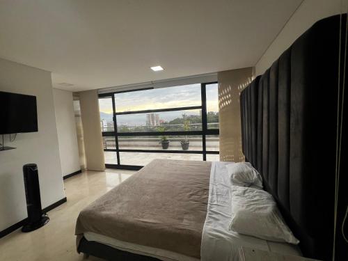 Cama o camas de una habitación en Modern Units Poblado with stunning view