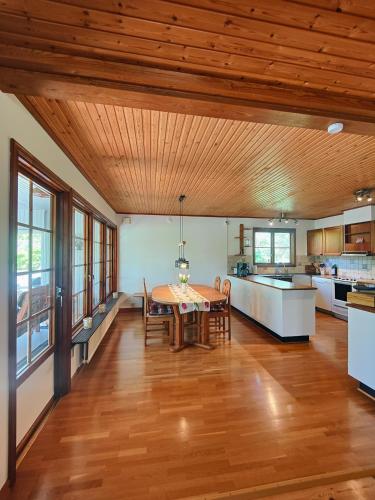 a kitchen and dining room with a wooden ceiling at Haus Lagom in Johannishus
