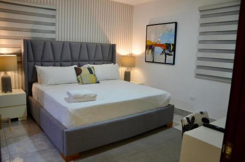 Ένα ή περισσότερα κρεβάτια σε δωμάτιο στο SOHA SUITES II