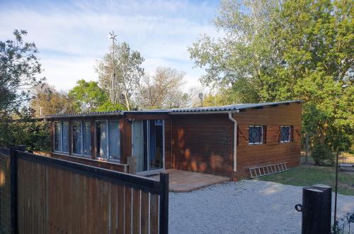 cabanon en autonomie solaire 1 a 4 personnes a 900 m des plages de valras, confort simple sans équipements energivores
