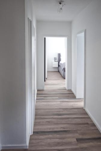 Ένα ή περισσότερα κρεβάτια σε δωμάτιο στο Hermes Apartments Siebengebirge