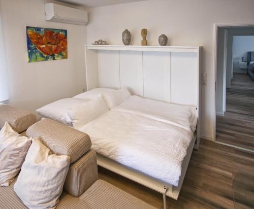 Ένα ή περισσότερα κρεβάτια σε δωμάτιο στο Hermes Apartments Siebengebirge