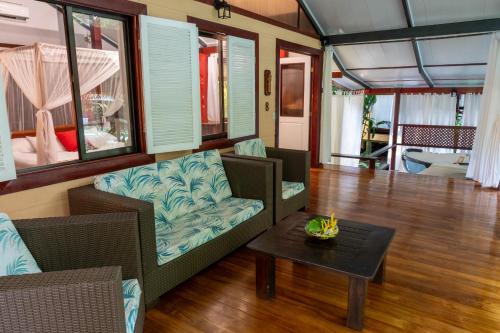 a living room with two chairs and a table at Namuwoki Lodge in Puerto Viejo